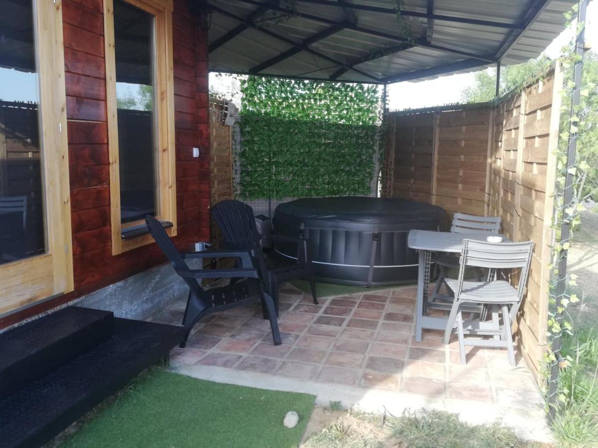 Charmant Chalet Pour 2 Personnes Spa Prive Massillargues-Attuech ภายนอก รูปภาพ